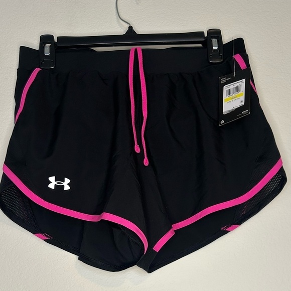 NWT ladies medium under Armour Fly By 2.0 Short pink and black - Picture 1 of 8